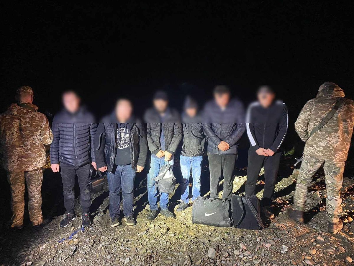 На Закарпатті затримали 6 ухилянтів, які збиралися перепливати Тису