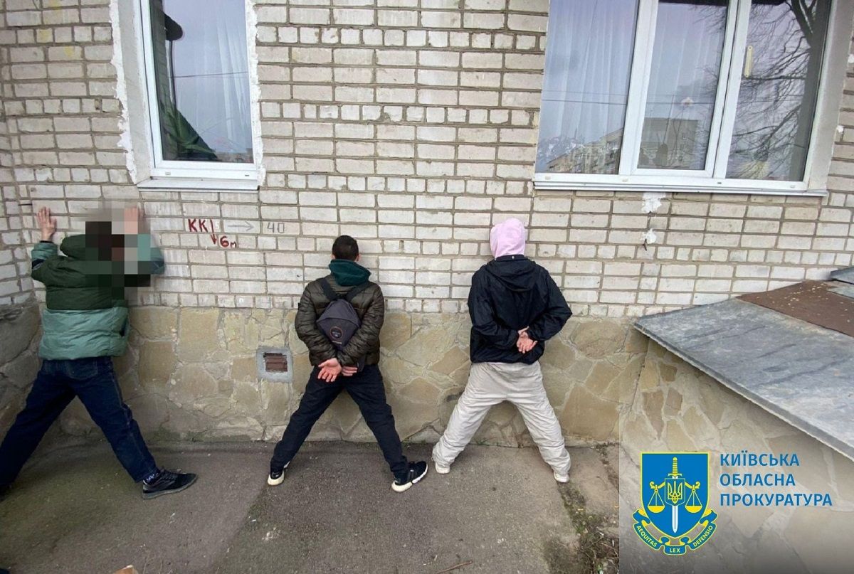 Чотирьох жителів Житомира викрили на контрабанді наркотиків з Канади до України