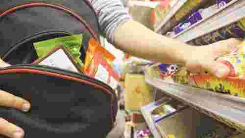 Багатодітну матір з Тернопільщини засудили до умовного терміну за крадіжки солодощів для дітей