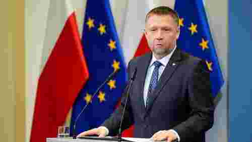 Міністр МВС Польщі пообіцяв продовжити захист для українців без паспортів