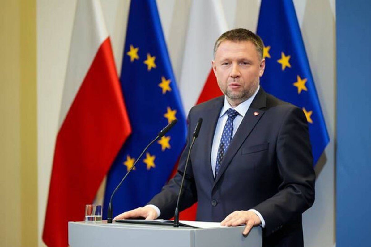 Міністр МВС Польщі пообіцяв продовжити захист для українців без паспортів