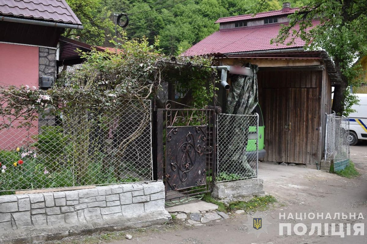 На Закарпатті озброєні грабіжники зв’язали 79-річну пенсіонерку і відібрали 8,5 тис. доларів