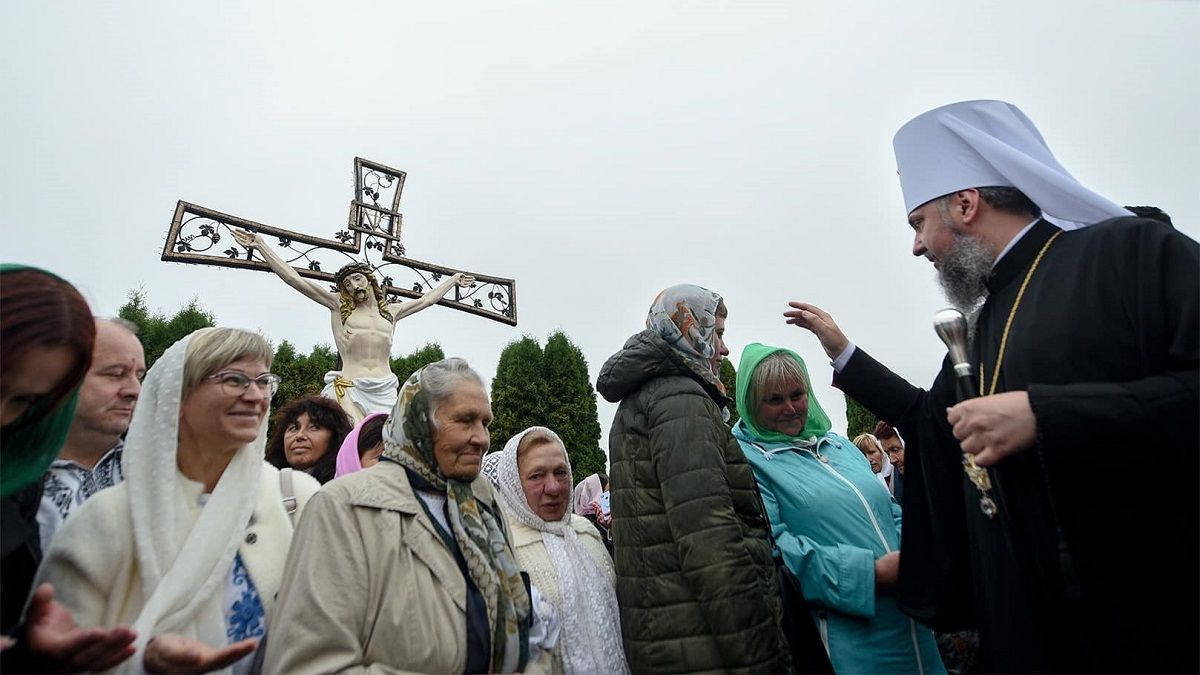 ПЦУ назвала міфом заборону ходити до церкви жінкам у штанах