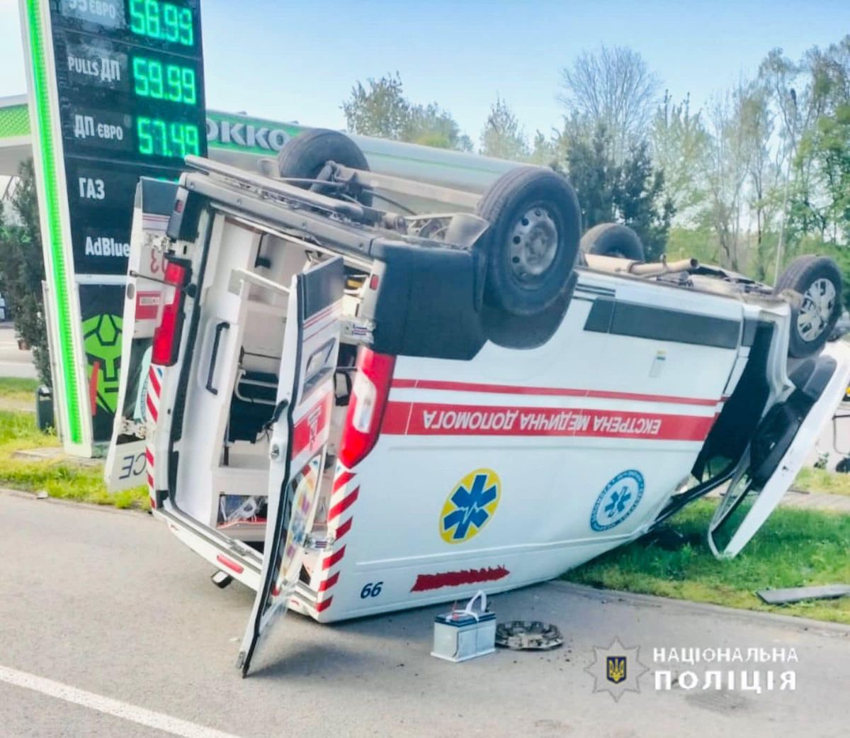 На трасі біля Калуша водій Škoda зіткнувся зі автомобілем «швидкої»