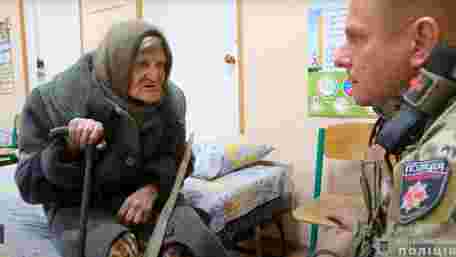На Донеччині 98-річна жінка пройшла крізь лінію фронту на підконтрольну територію