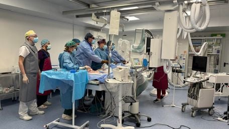 Львівські спеціалісти замінили аортальний клапан серця через один прокол на нозі