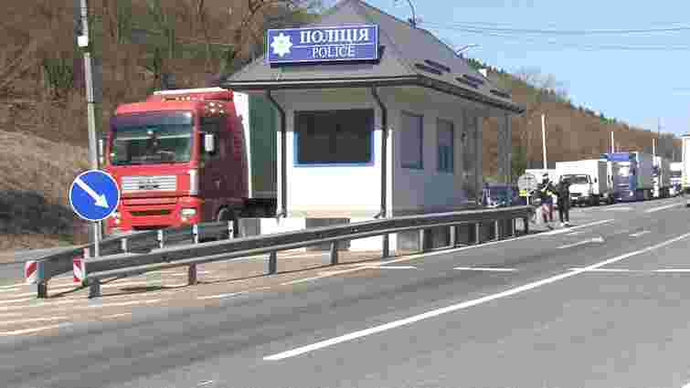 Закарпатський ТЦК пояснив мобілізацію водіїв вантажівок, внесених у систему «Шлях»