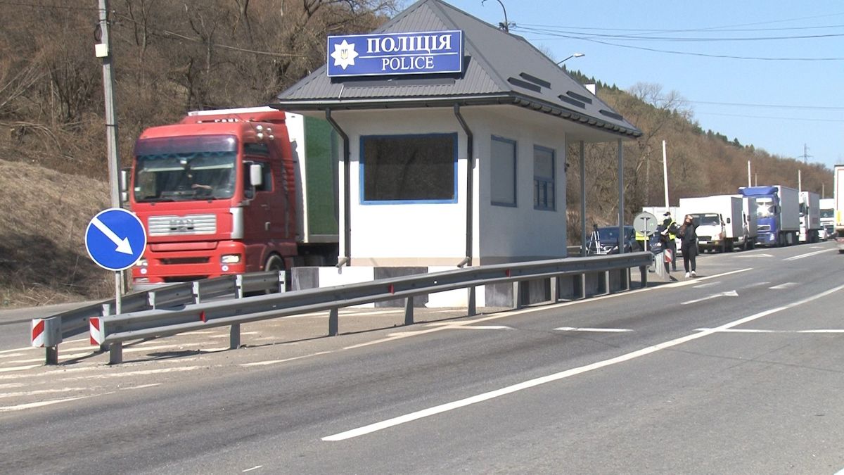 Закарпатський ТЦК пояснив мобілізацію водіїв вантажівок, внесених у систему «Шлях»