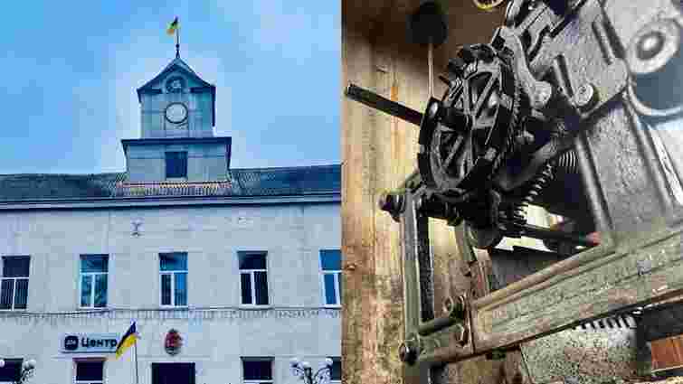 На ратуші Зборова на Тернопільщині відреставрували і запустили старовинний годинник