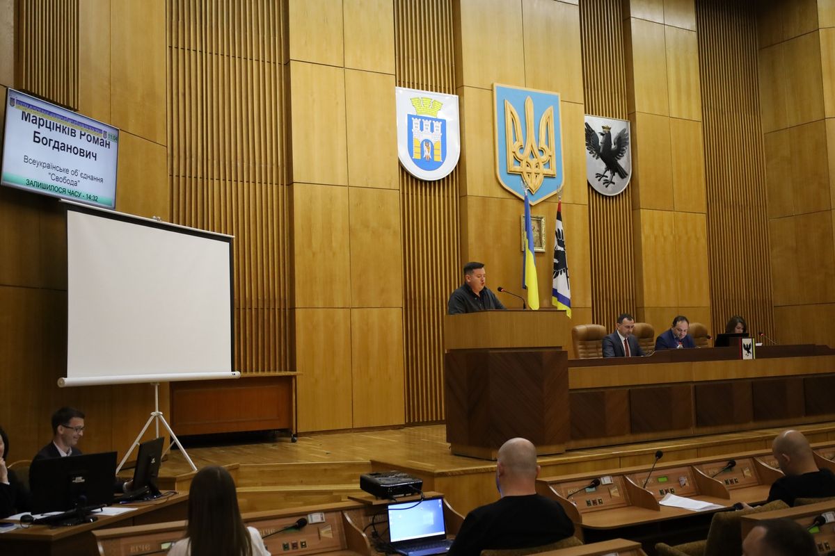 Івано-франківські депутати просять спрямувати гроші з фінансування партій на ЗСУ
