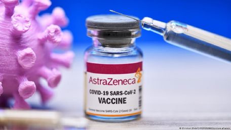 AstraZeneca вперше визнала, що її вакцина від Covid-19 може викликати рідкісні побічні ефекти