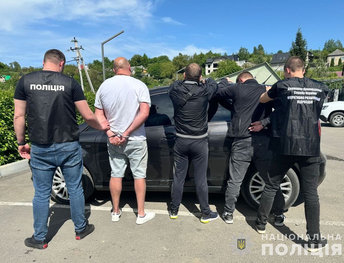 Правоохоронці затримали мукачівця під час переправлення до Румунії двох ухилянтів