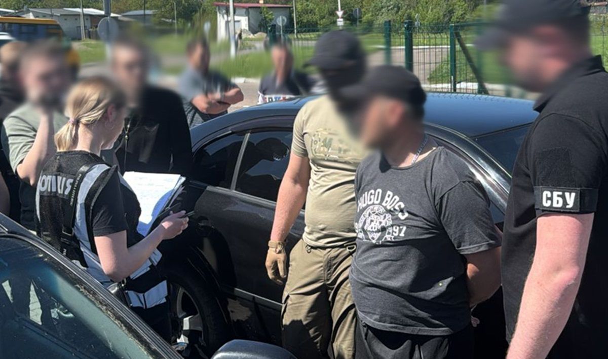 Мешканець Стрия допомагав ухилянтам втікати за кордон під виглядом волонтерів