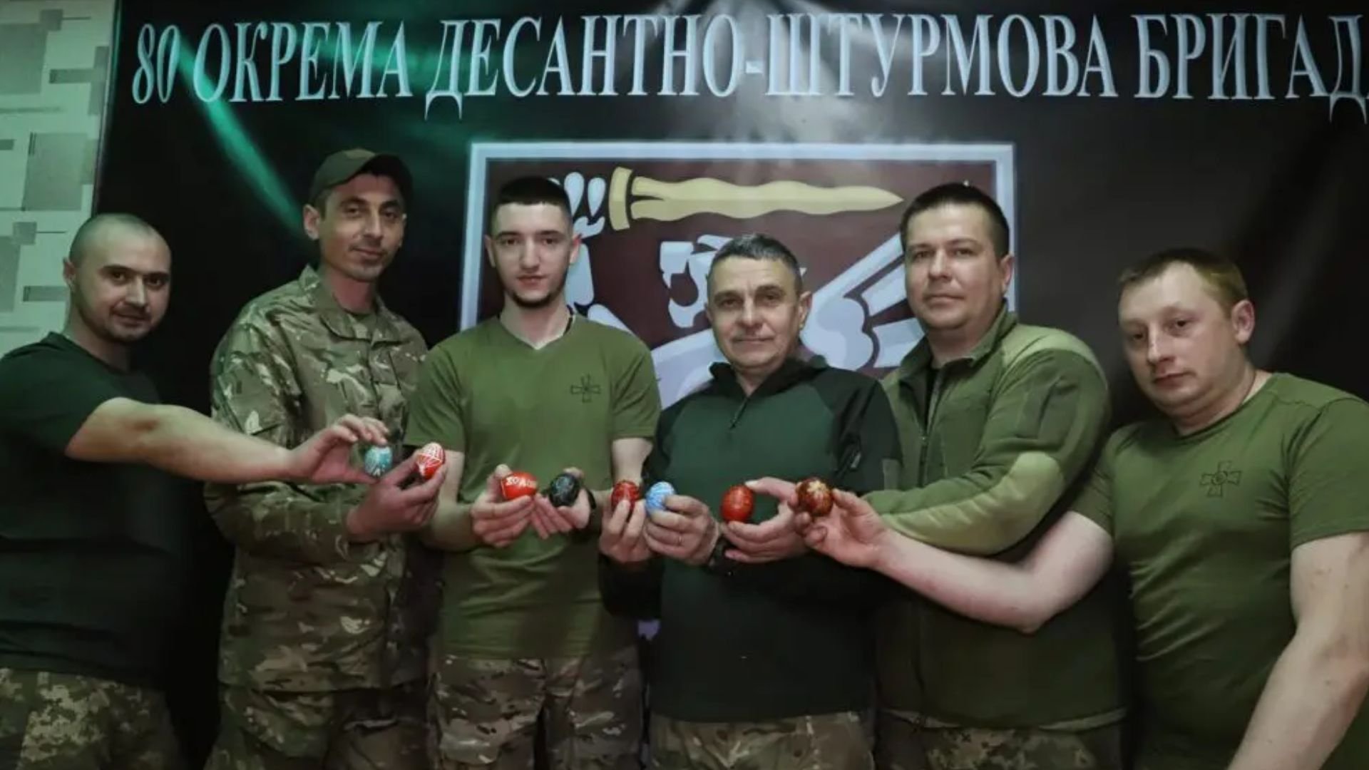 Військові створили писанки на фронті (Фото 80 ОДШБ)