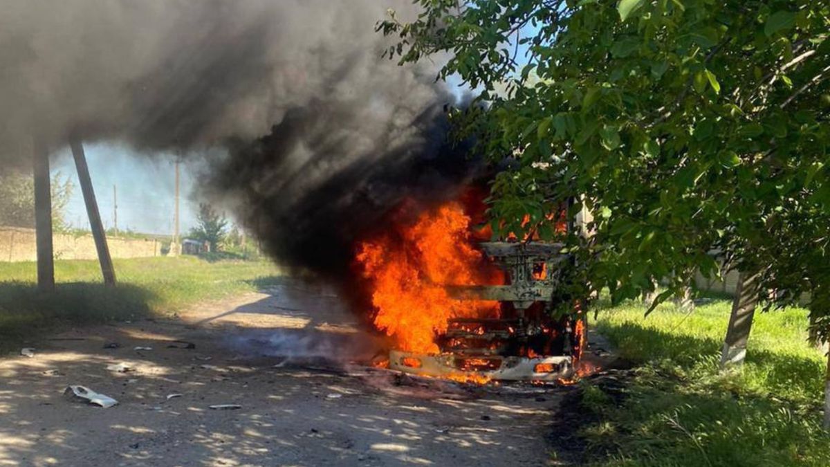 На Херсонщині росіяни знищили вантажівку з гуманітарною допомогою