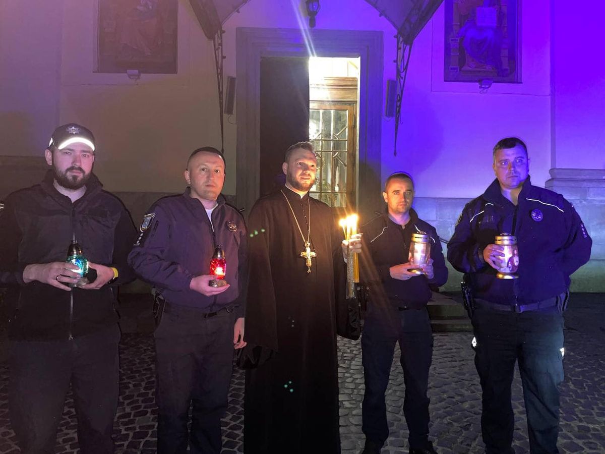 До Львова з Єрусалиму прибув Благодатний вогонь