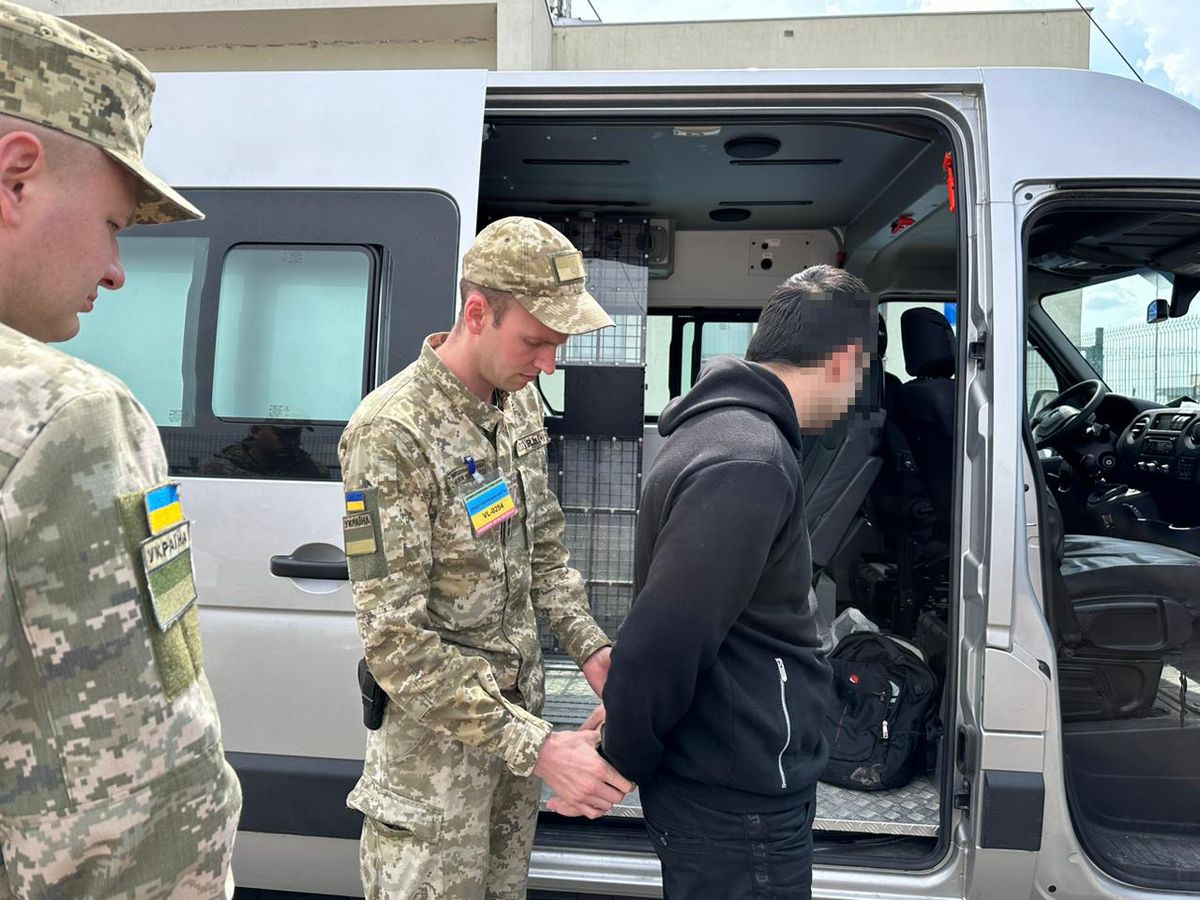 Двом ухилянтам на Волині вручили повістки після спроби втекти до Польщі