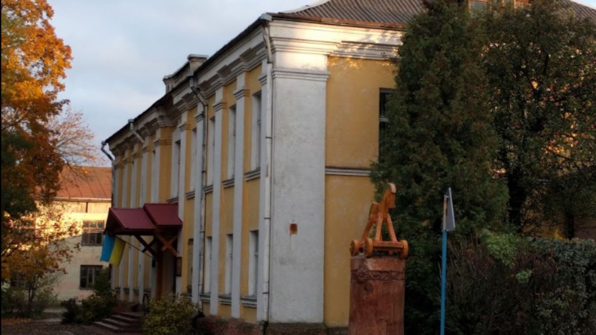 Пов'язану з Гринкевичами компанію підозрюють у крадіжці грошей на ремонті училища на Львівщині