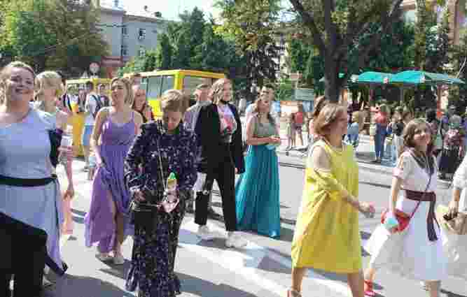 Тернопільського параду випускників цьогоріч не буде