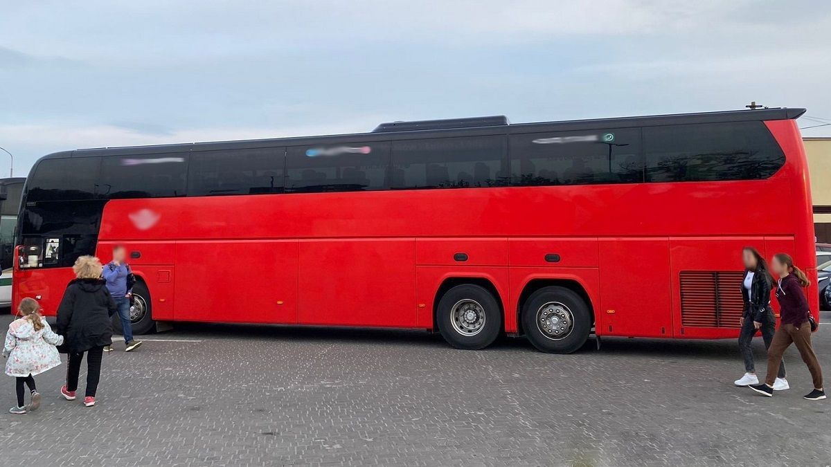Біля залізничного вокзалу у Львові автобус Чернівці-Варшава наїхав на жінку