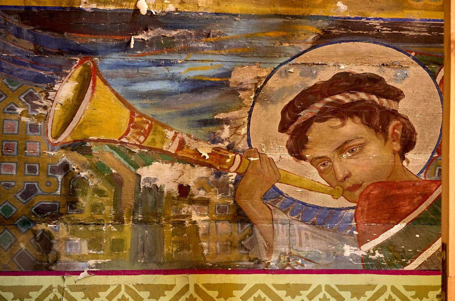 Ангел сурмить