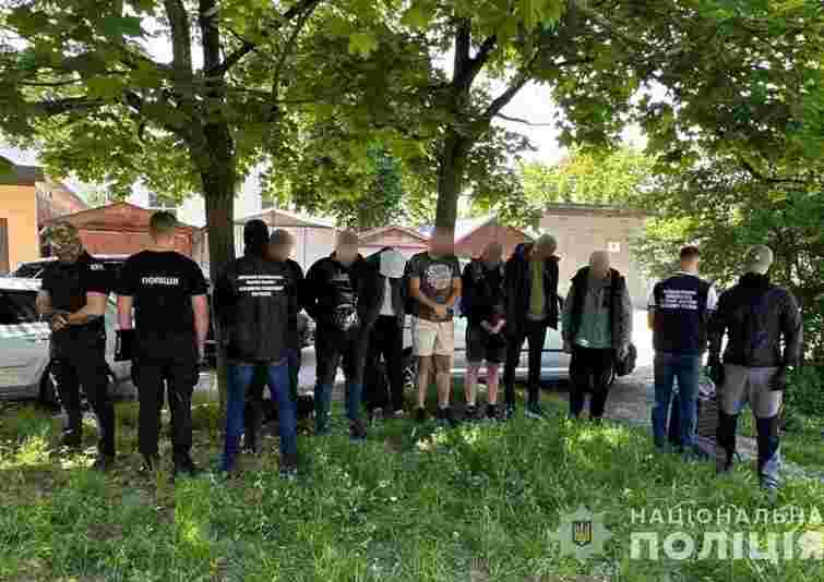 Правоохоронці затримали 26-річного закарпатця під час переправи за кордон 6 ухилянтів