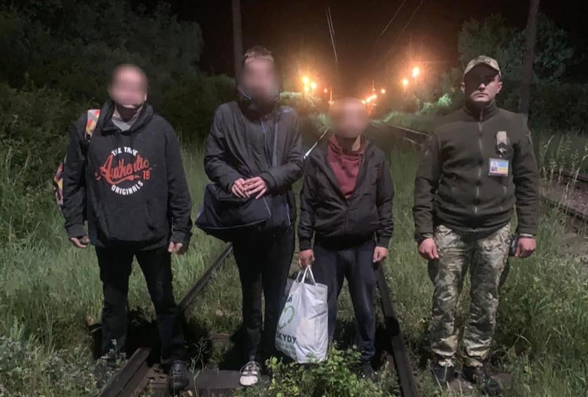 Троє чехів намагалися незаконно перетнути кордон після скандалу на закарпатському весіллі