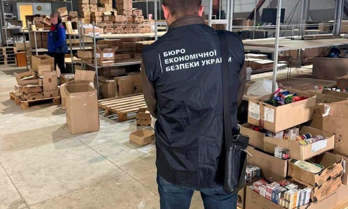 БЕБ провело обшуки на Львівській тютюновій фабриці