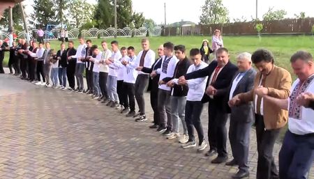 На Прикарпатті під час чоловічого ритуального танцю встановили рекорд України