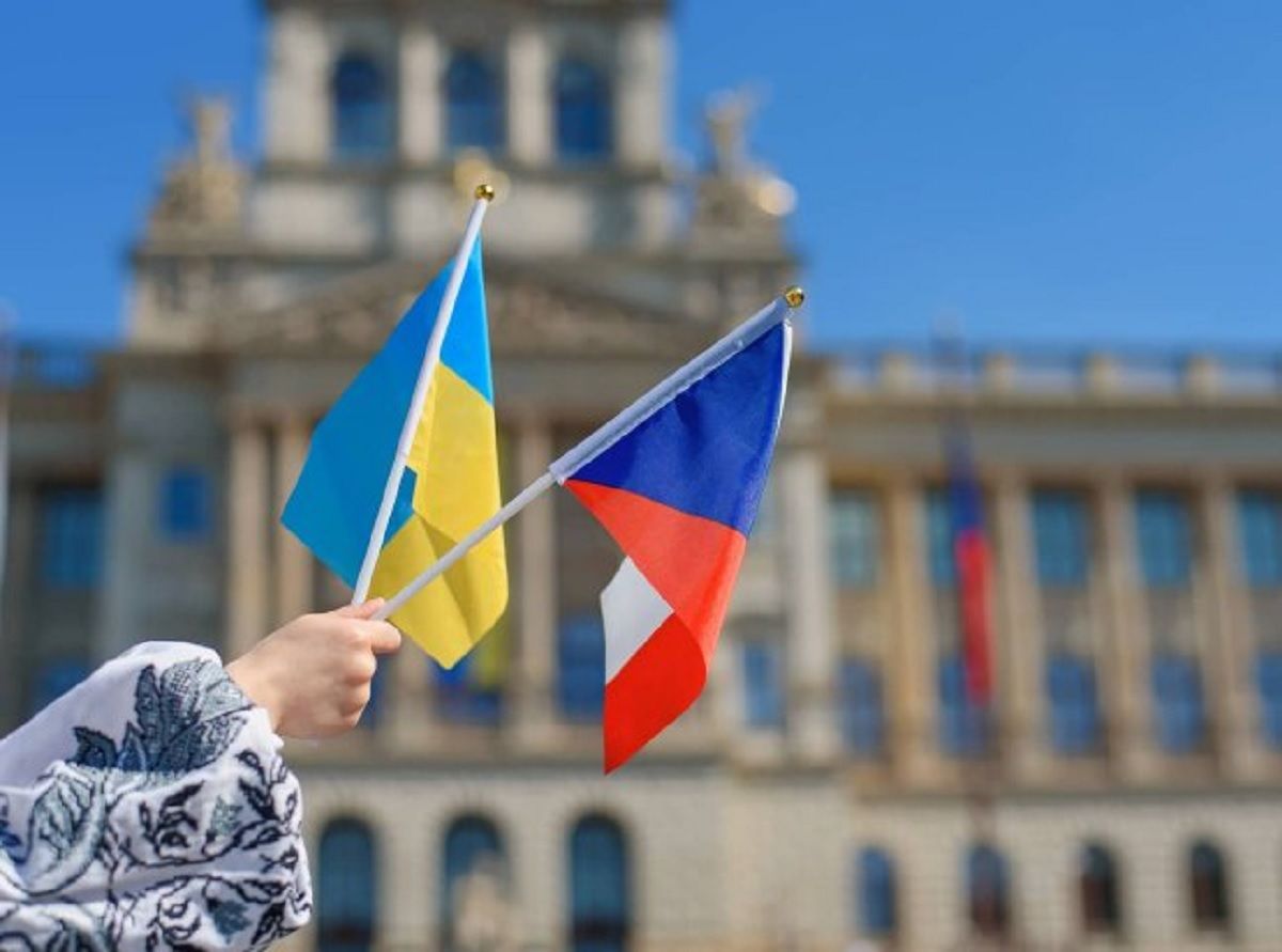 Чехія запустить програму з повернення українців додому 
