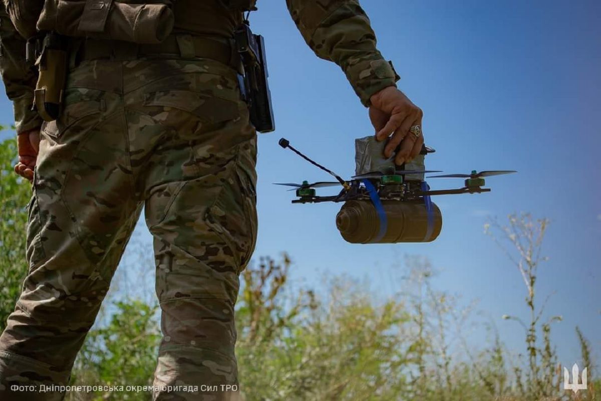 В Україні запустили серійне виробництво FPV-дронів із самонаведенням
