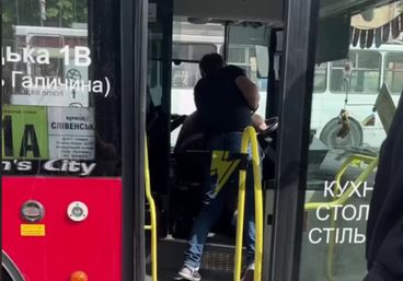 У Тернополі п'яний пасажир побив до втрати свідомості водія автобуса