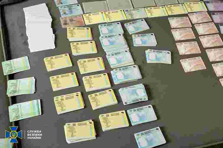 У підпільних типографіях Мукачева і Харкова масово підробляли документи для українців в ЄС