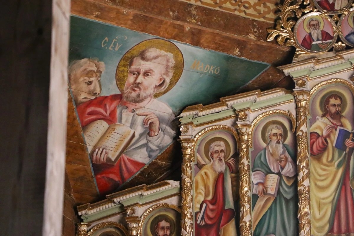 Ікони всередині церкви (фото ГО «Бастея»)