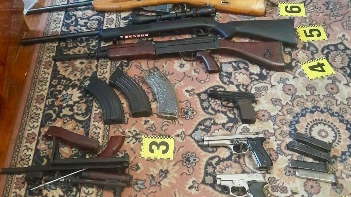У мешканців гірського села на Закарпатті знайшли арсенал зброї