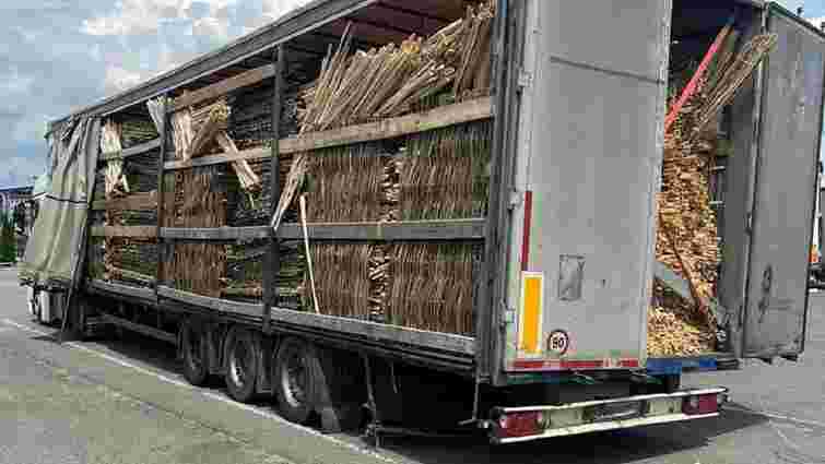 На Львівщині викрили схему контрабанди деревини за кордон На Львівщині викрили схему контрабанди деревини за кордон