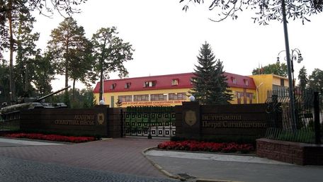 Правоохоронці проводять обшуки у коледжі військової академії у Львові