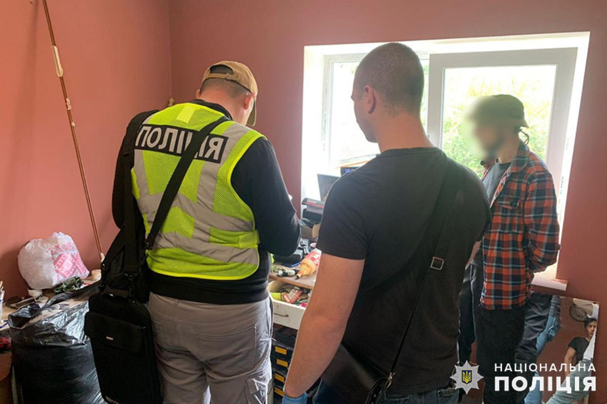 У Хмельницькому поліцейські викрили групу наркоторговців із товаром на 1 млн грн