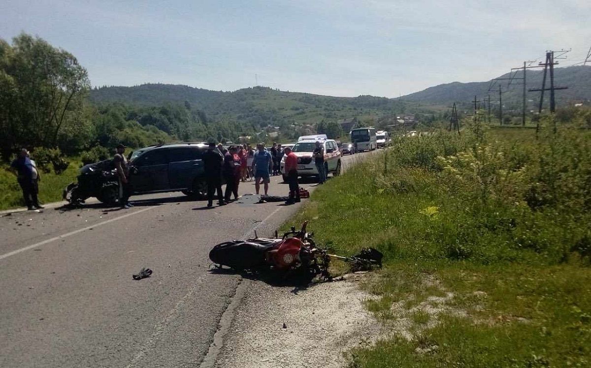 У лобовій ДТП з кросовером на Львівщині загинув мотоцикліст