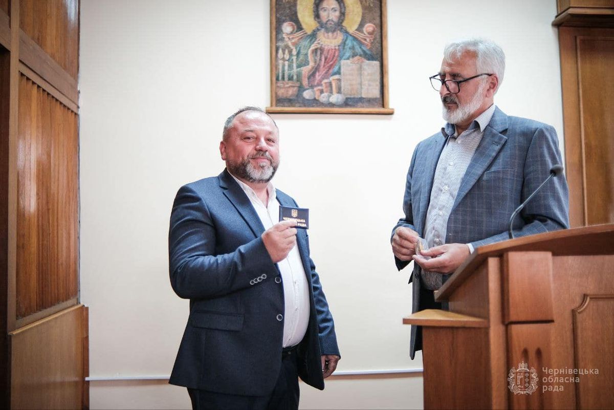 У Чернівецькій обласній раді надали мандат новому депутату