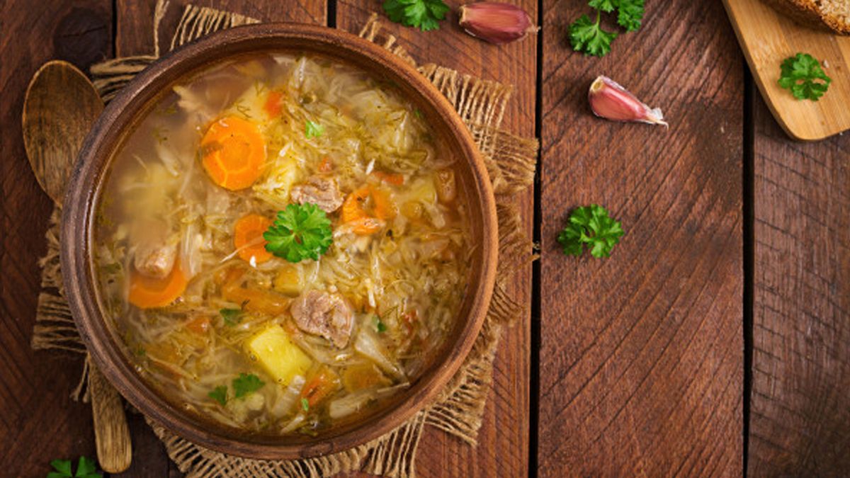 Капусняк із соковитим м’ясом. Рецепт дня
