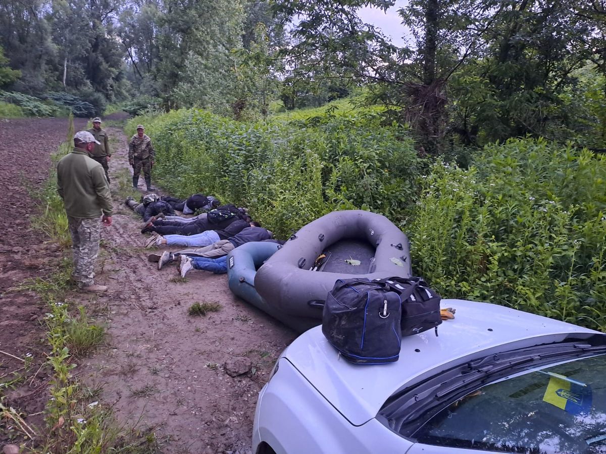 Ухилянти із Львіщини намагалися подолати Тису на гумових човнах
