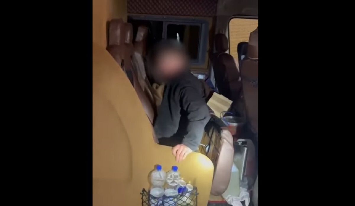На кордоні з Польщею затримали водія за перевезення ухилянта під сидінням