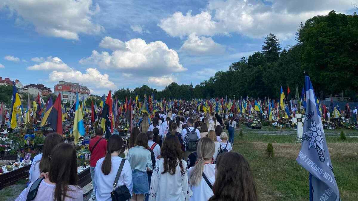 У Львові на Марсовому полі поховали 25-річну «госпітальєрку» Ірину Цибух
