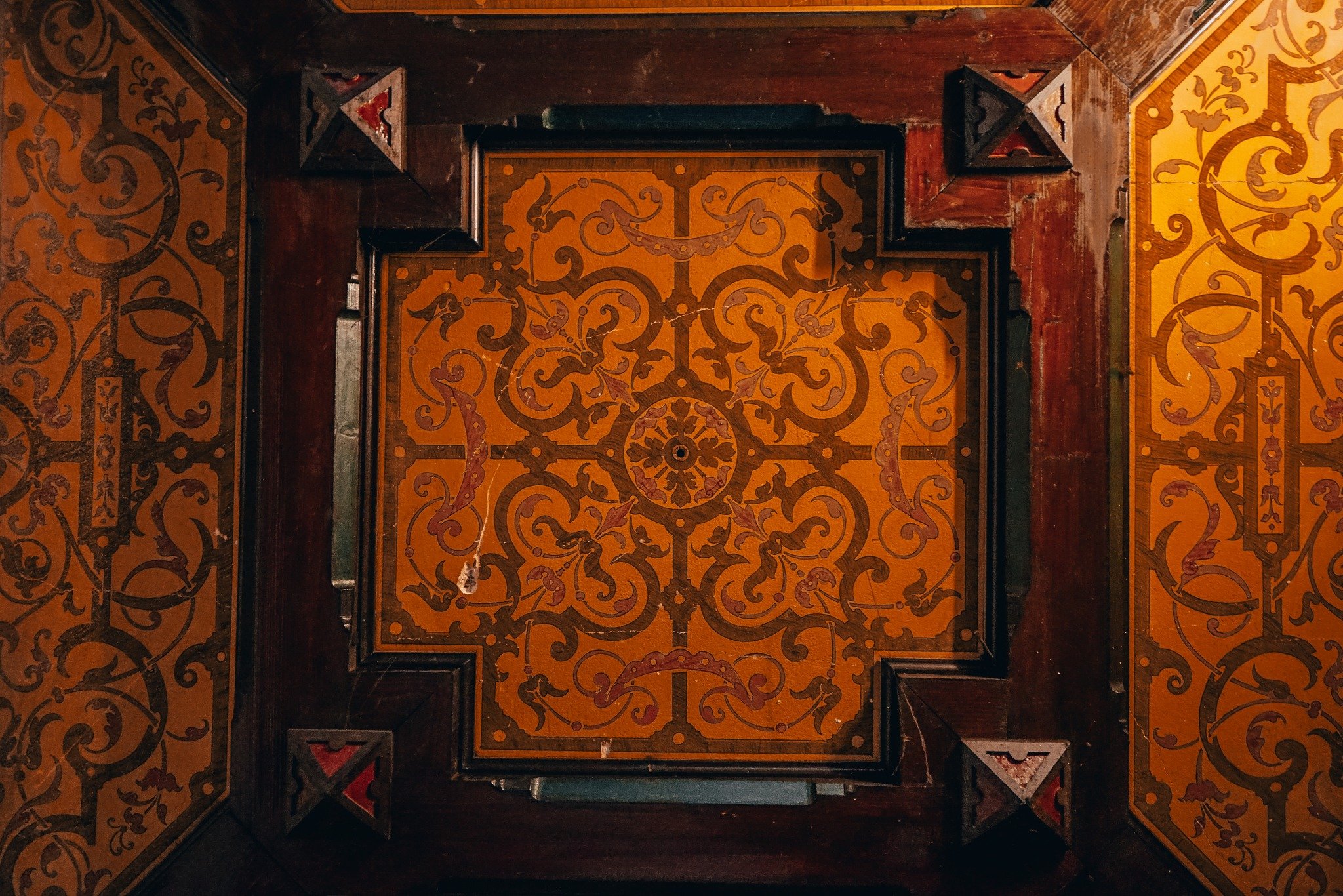 Оздоба стелі коридору (фото Бюро спадщини)