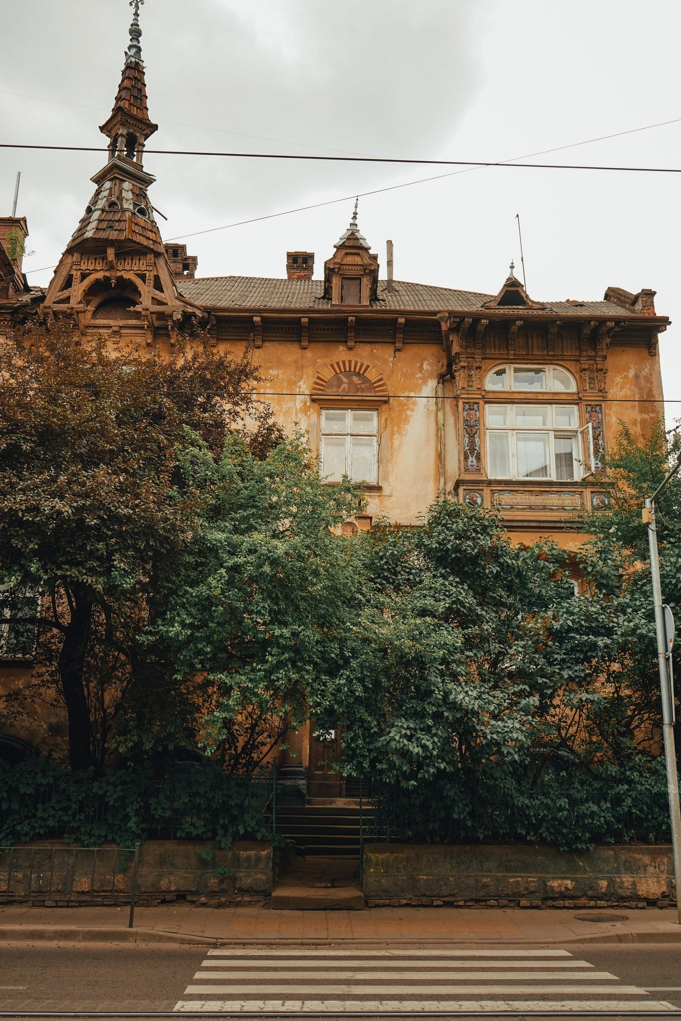 Оздоба фасаду (фото Бюро спадщини)