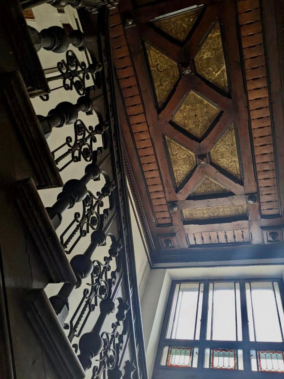 Стеля і сходи коридору (фото Управління охорони історичного середовища)