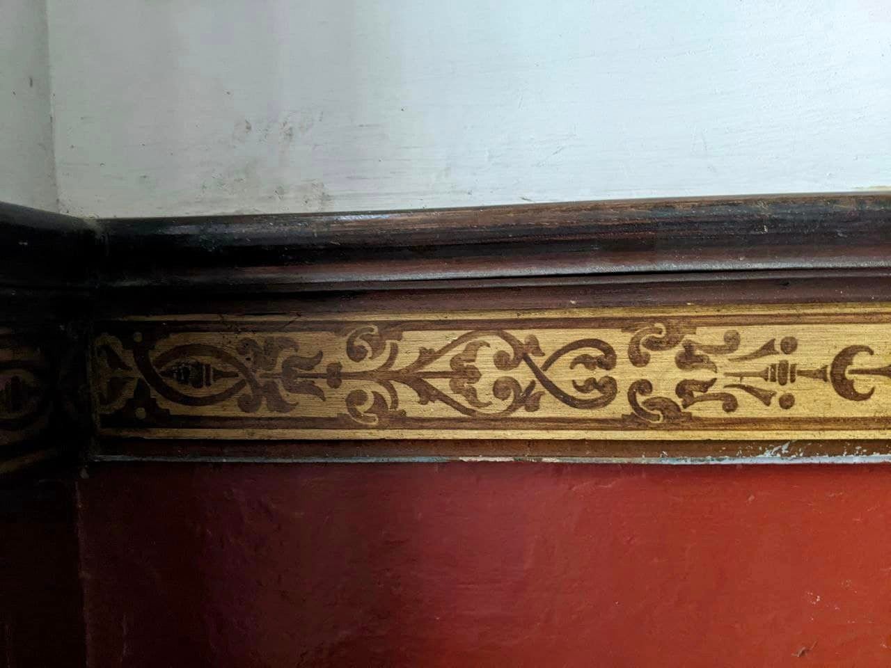 Оздоба панелей на стінах (фото Управління охорони історичного середовища)