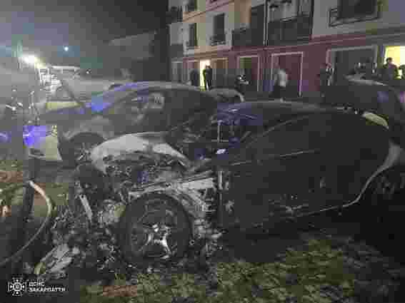 В Ужгороді розслідують підпал Mercedes місцевої рієлторки