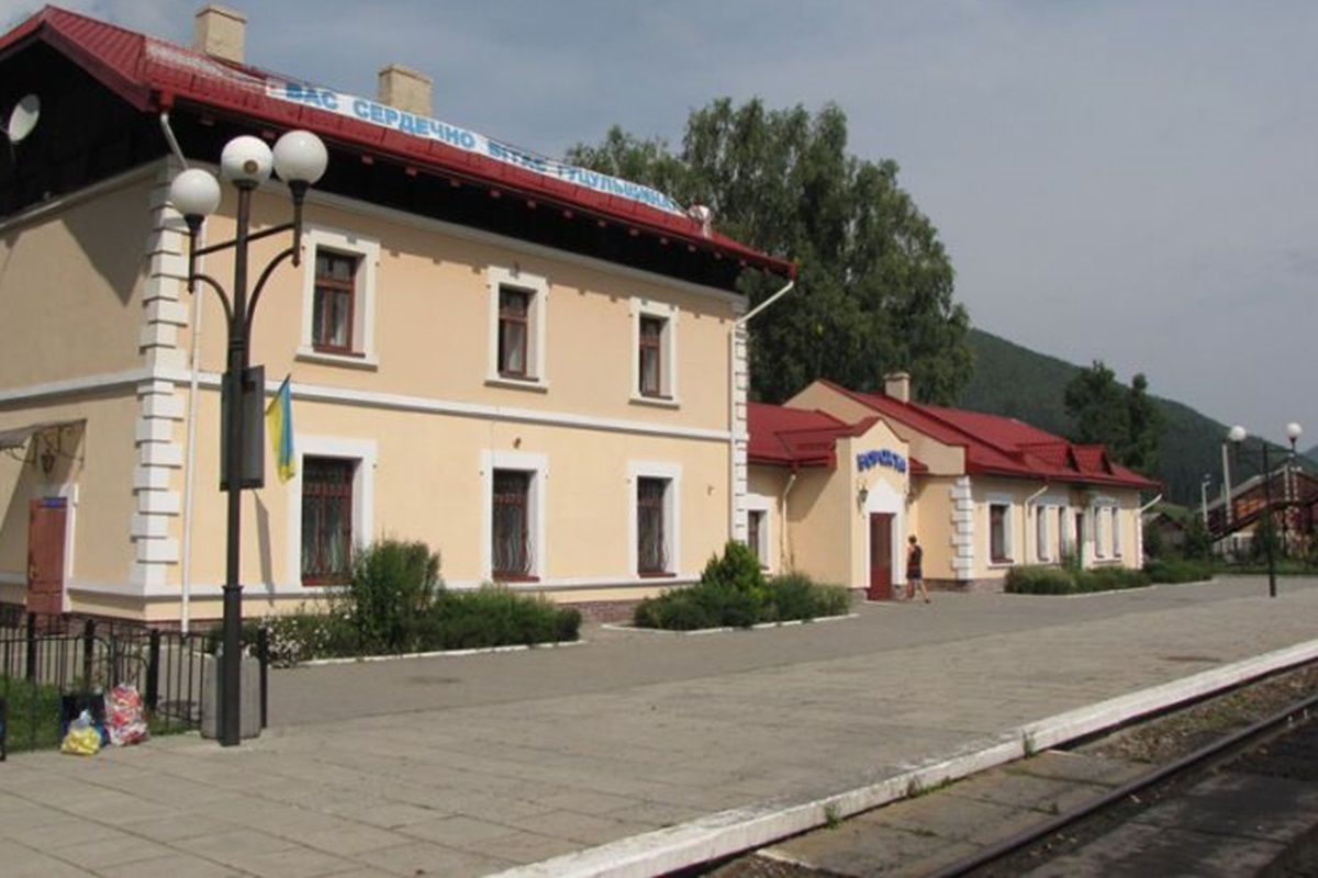 На залізничних станціях Прикарпаття прикордонники посилено перевірятимуть туристів